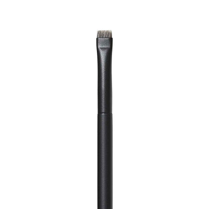 THREE Meticulous Square Brush