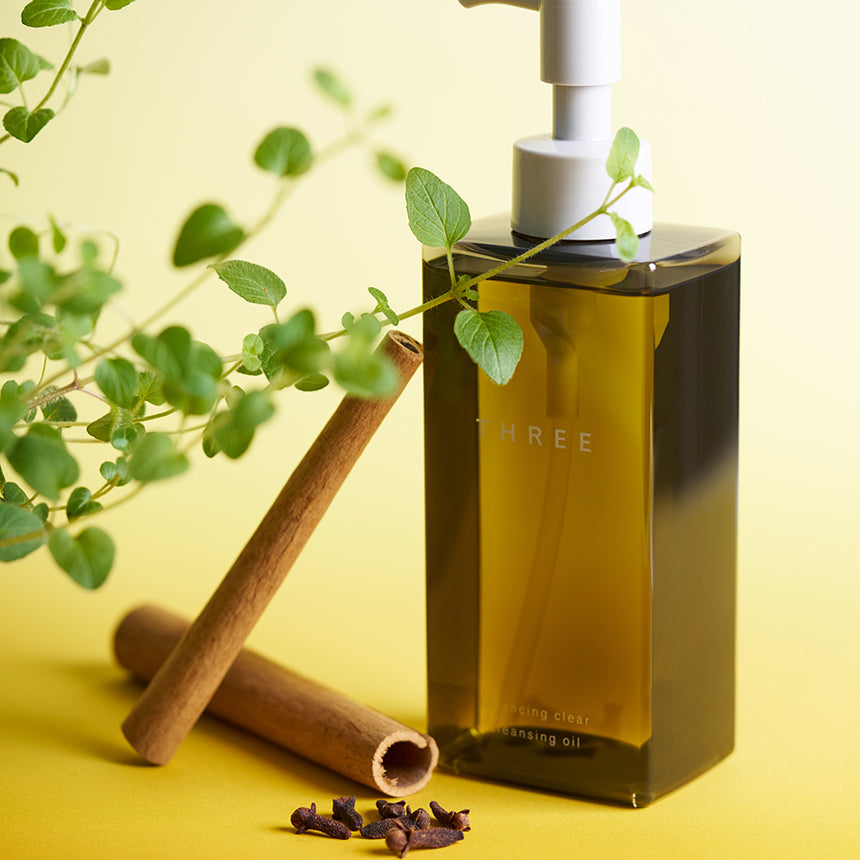 THREE Balancing Clear Cleansing Oil
