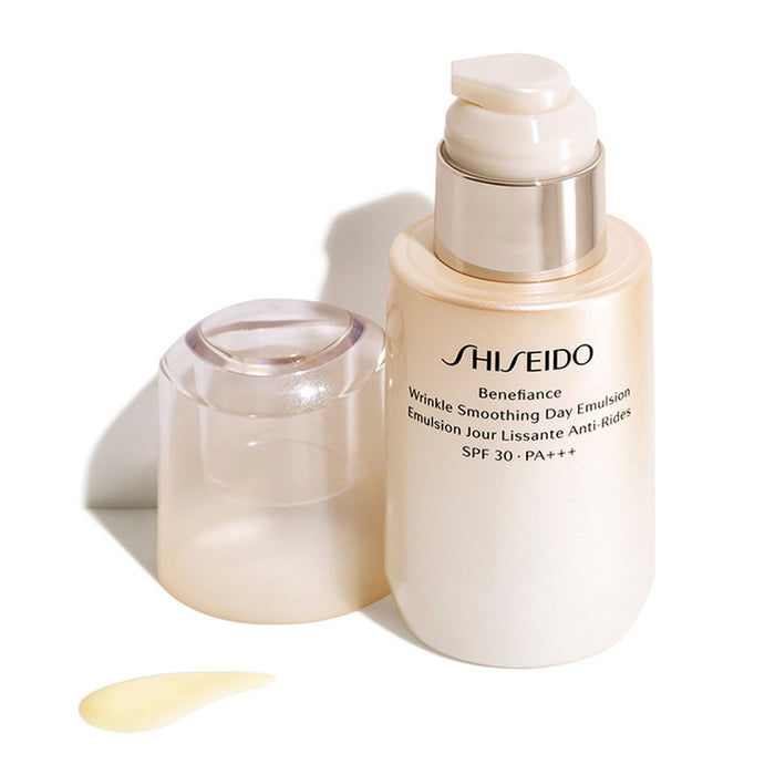Mælkehvid skibsbygning Ansigt opad Shiseido Benefiance Wrinkle Smoothing Day Emulsion - Everglow Cosmetics