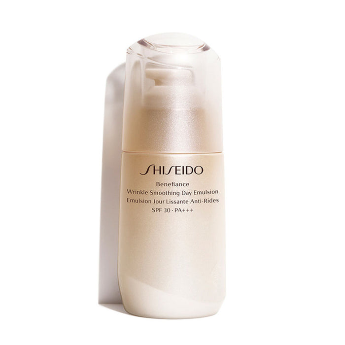 Mælkehvid skibsbygning Ansigt opad Shiseido Benefiance Wrinkle Smoothing Day Emulsion - Everglow Cosmetics